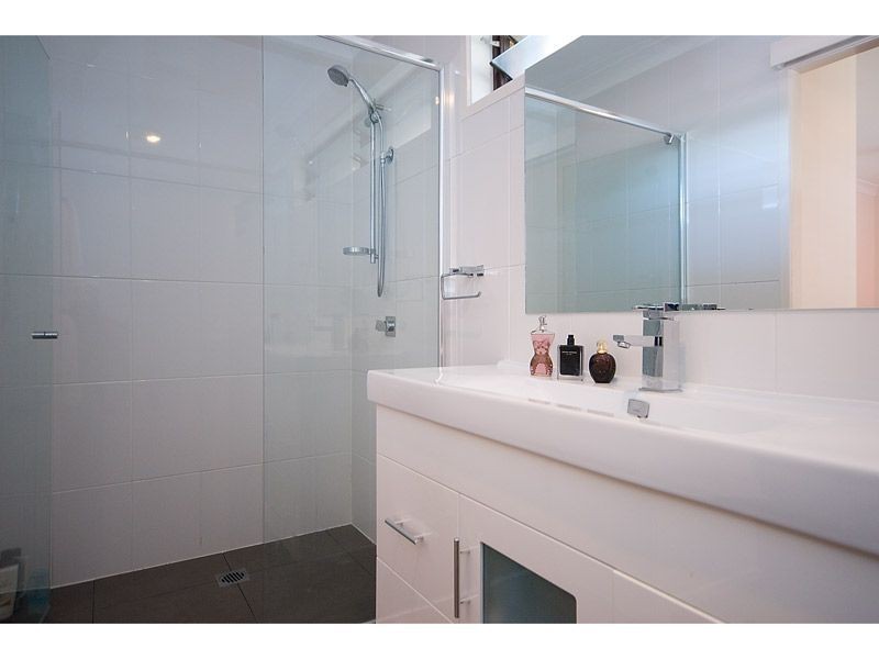 3 Barrier Reef Drive, Mermaid Waters QLD 4218