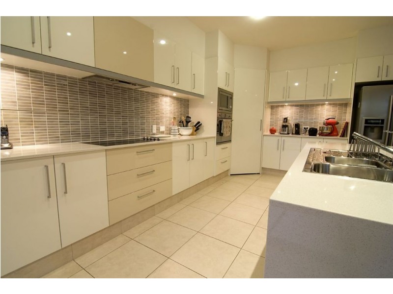 326 Ron Penhaligon Way, Robina QLD 4226