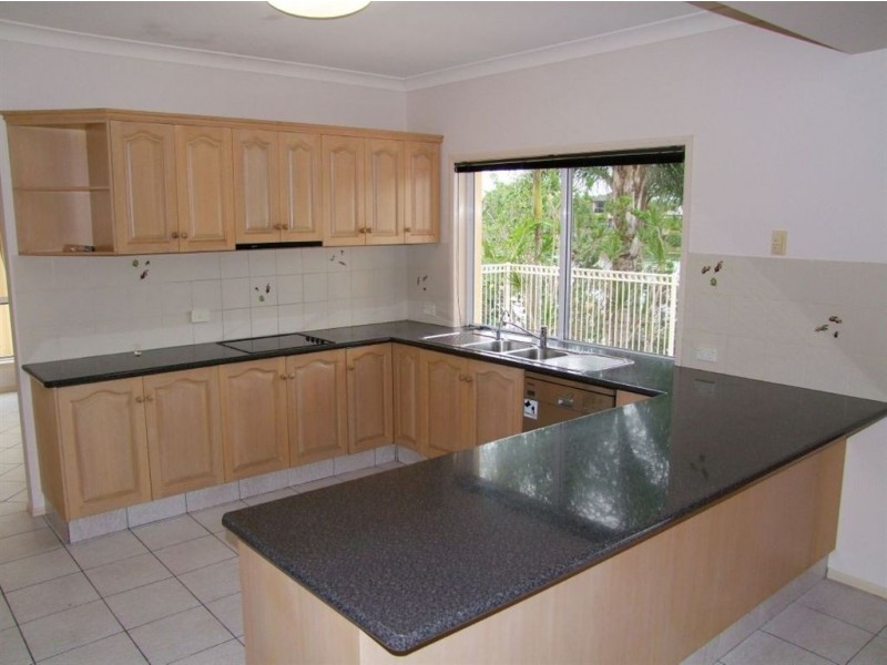16 Staysail Crescent, Clear Island Waters QLD 4226
