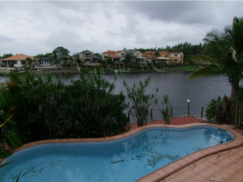 16 Staysail Crescent, Clear Island Waters QLD 4226
