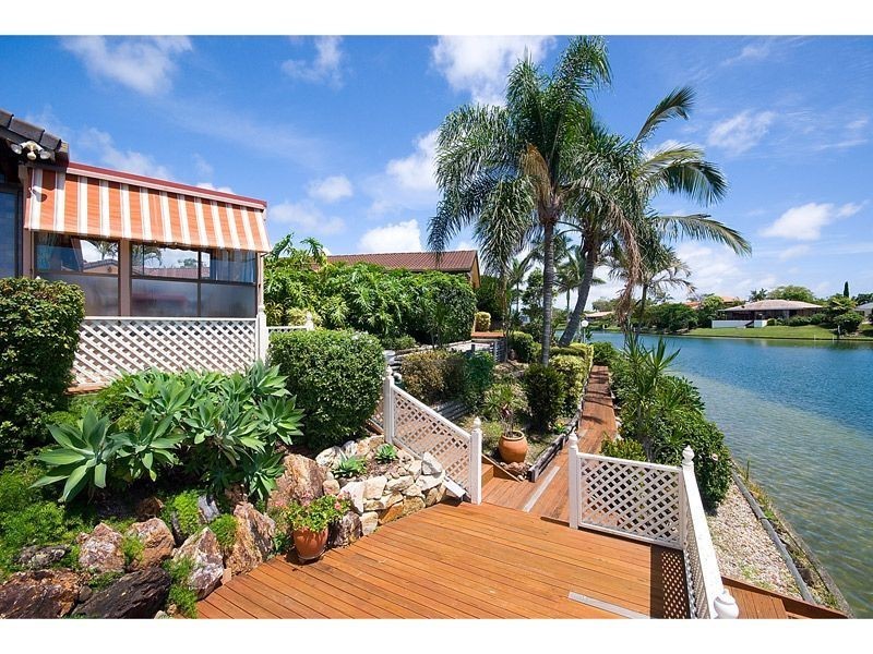 9 Hayman Court, Mermaid Waters QLD 4218