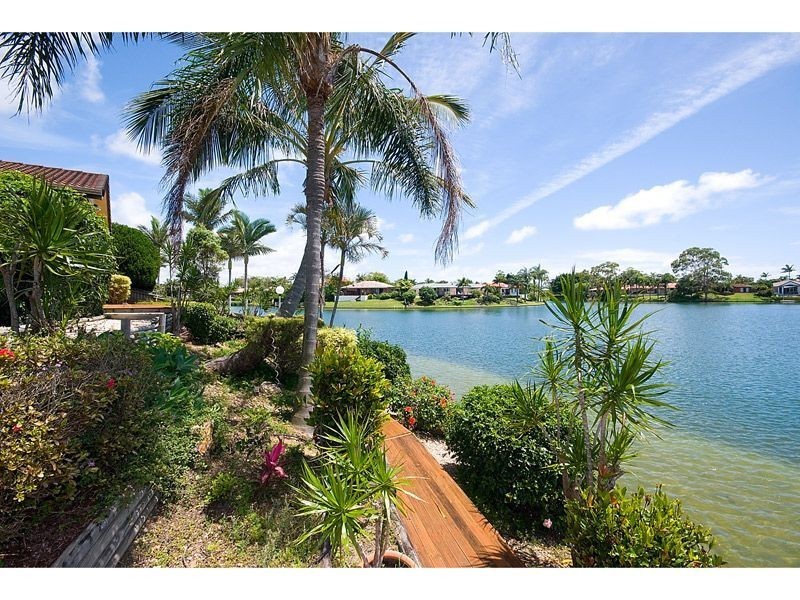 9 Hayman Court, Mermaid Waters QLD 4218