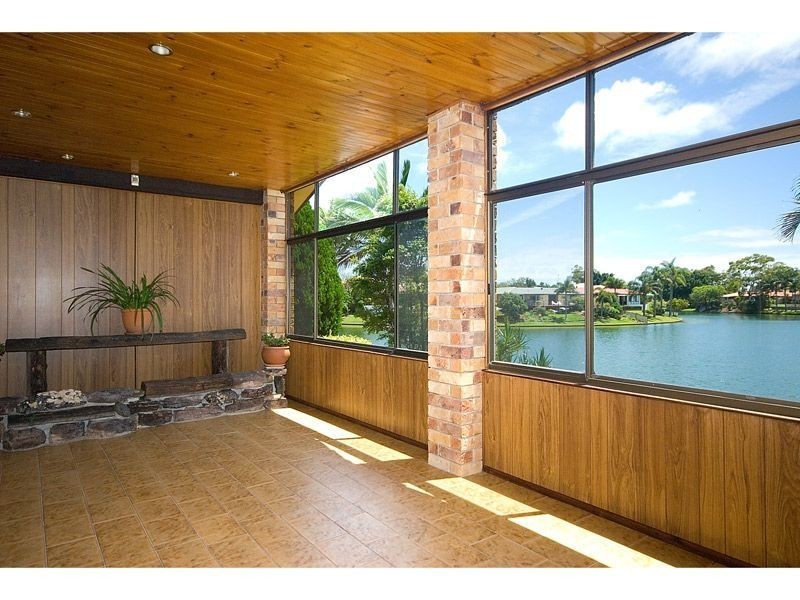 9 Hayman Court, Mermaid Waters QLD 4218