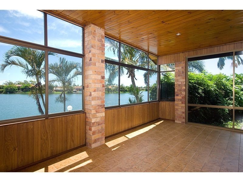 9 Hayman Court, Mermaid Waters QLD 4218