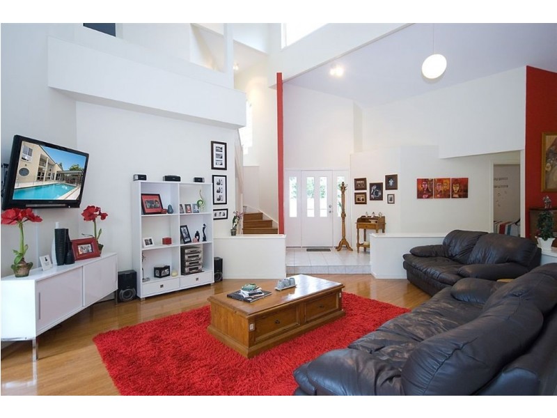 9 Montebello Court, Mermaid Waters QLD 4218