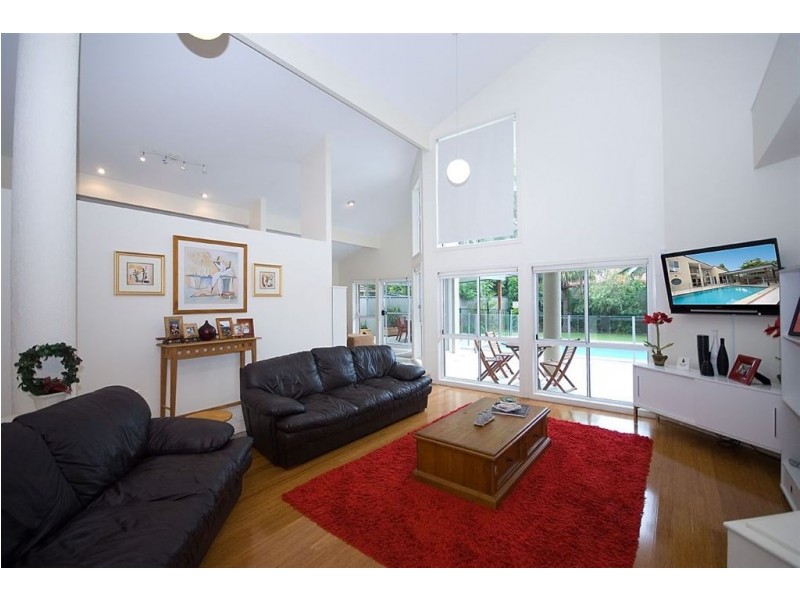 9 Montebello Court, Mermaid Waters QLD 4218