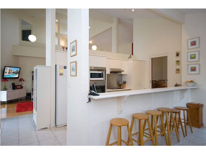 9 Montebello Court, Mermaid Waters QLD 4218