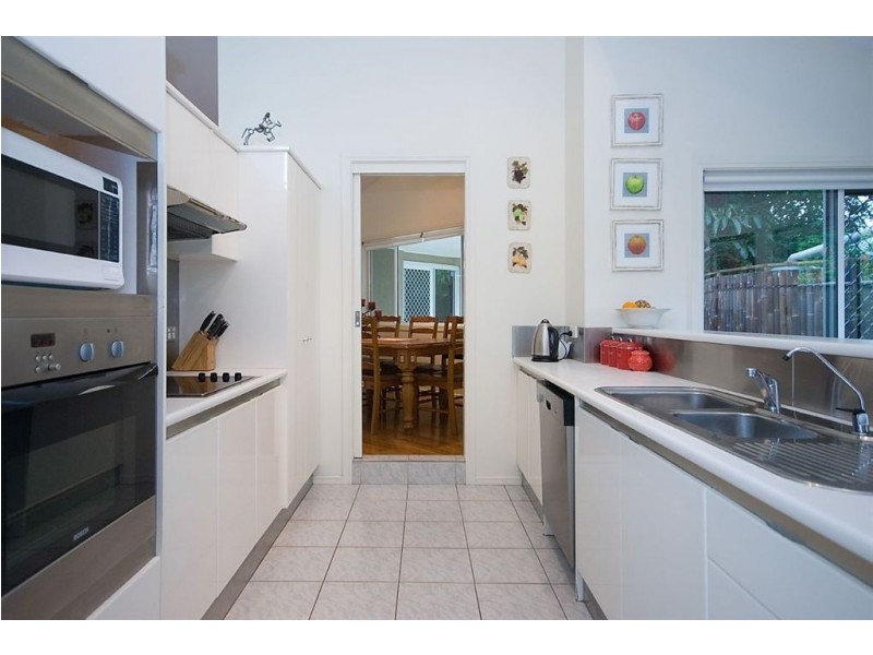 9 Montebello Court, Mermaid Waters QLD 4218