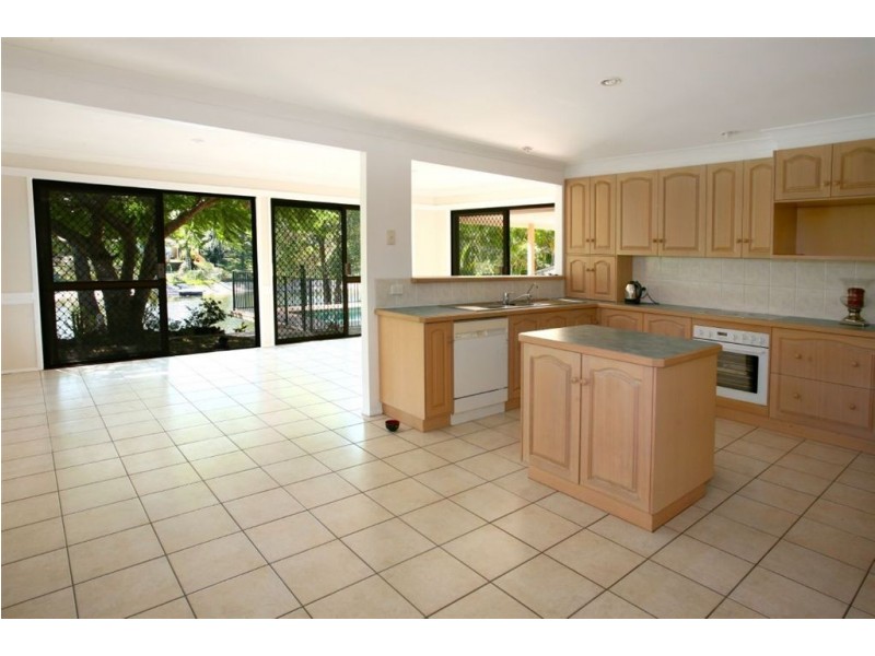 19 Helm Court, Mermaid Waters QLD 4218