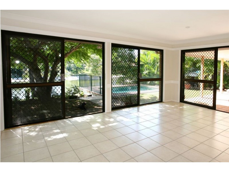 19 Helm Court, Mermaid Waters QLD 4218