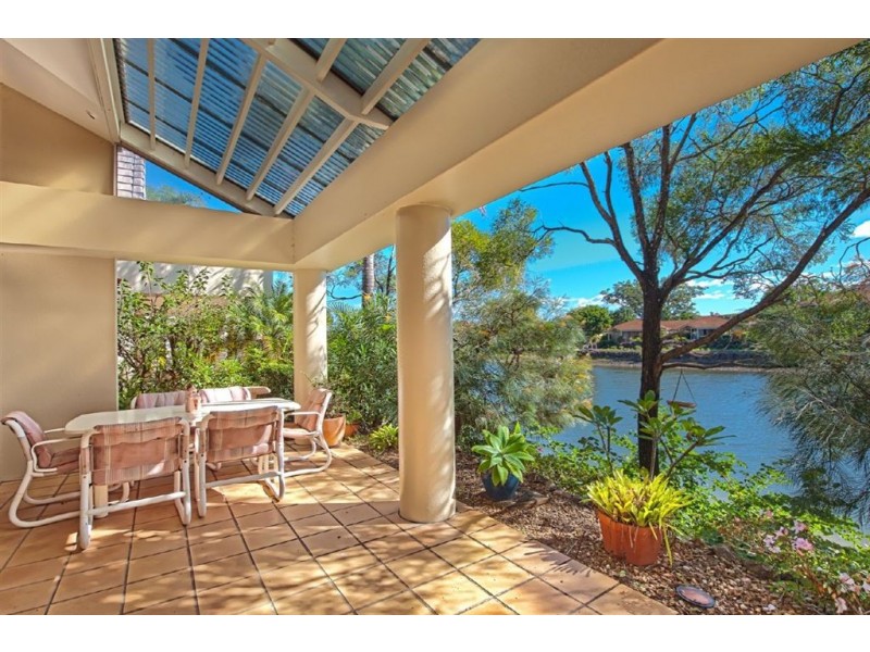 6/125 Santa Cruz Boulevard, Clear Island Waters QLD 4226