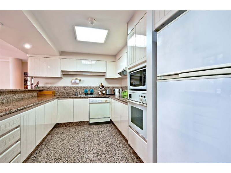 6/125 Santa Cruz Boulevard, Clear Island Waters QLD 4226