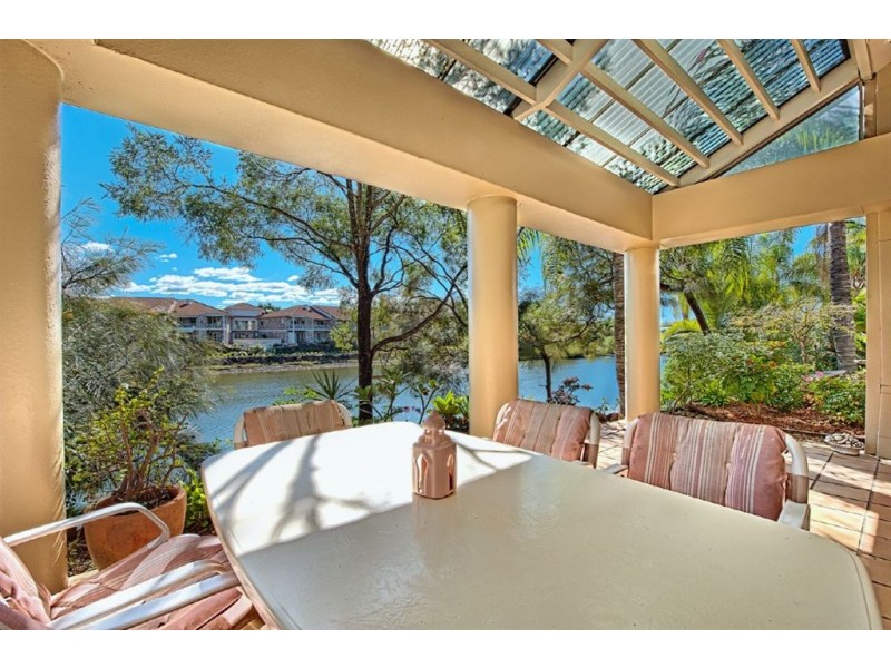 6/125 Santa Cruz Boulevard, Clear Island Waters QLD 4226