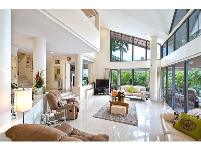 1/125 ‘Carolina’ Santa Cruz Boulevard, Clear Island Waters QLD 4226