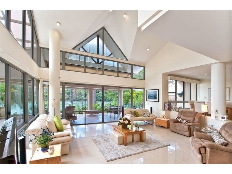 1/125 ‘Carolina’ Santa Cruz Boulevard, Clear Island Waters QLD 4226