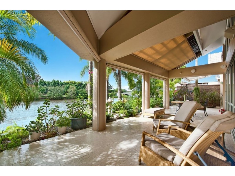 1/125 ‘Carolina’ Santa Cruz Boulevard, Clear Island Waters QLD 4226