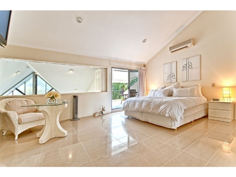 1/125 ‘Carolina’ Santa Cruz Boulevard, Clear Island Waters QLD 4226