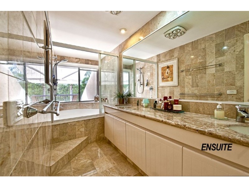 1/125 ‘Carolina’ Santa Cruz Boulevard, Clear Island Waters QLD 4226