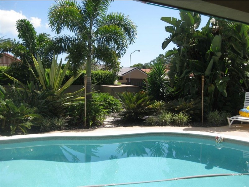 10 Saxonvale Terrace, Mermaid Waters QLD 4218