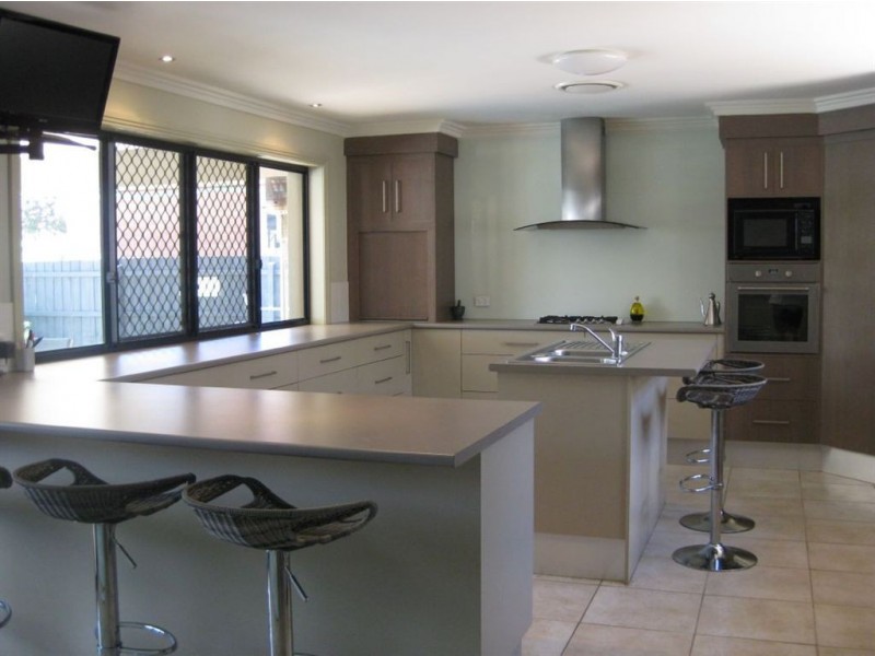 10 Saxonvale Terrace, Mermaid Waters QLD 4218