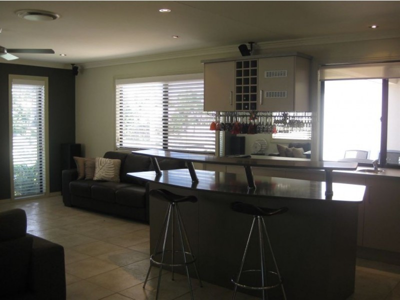 10 Saxonvale Terrace, Mermaid Waters QLD 4218