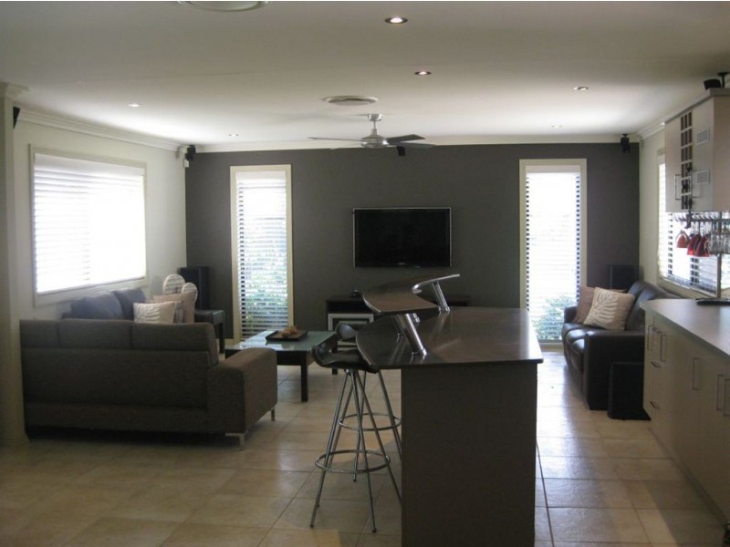 10 Saxonvale Terrace, Mermaid Waters QLD 4218