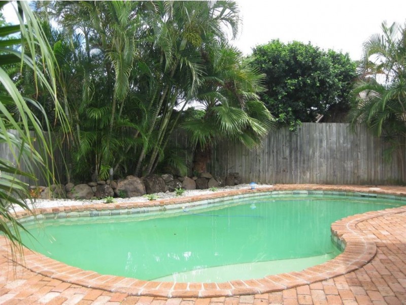 4 Quest Court, Mermaid Waters QLD 4218