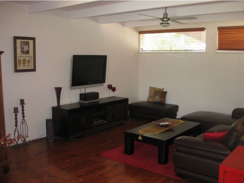 4 Quest Court, Mermaid Waters QLD 4218