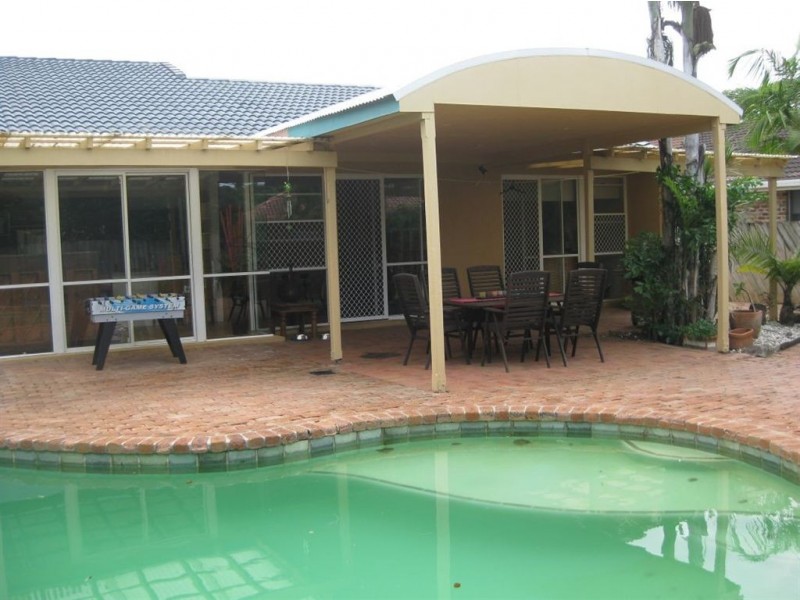 4 Quest Court, Mermaid Waters QLD 4218