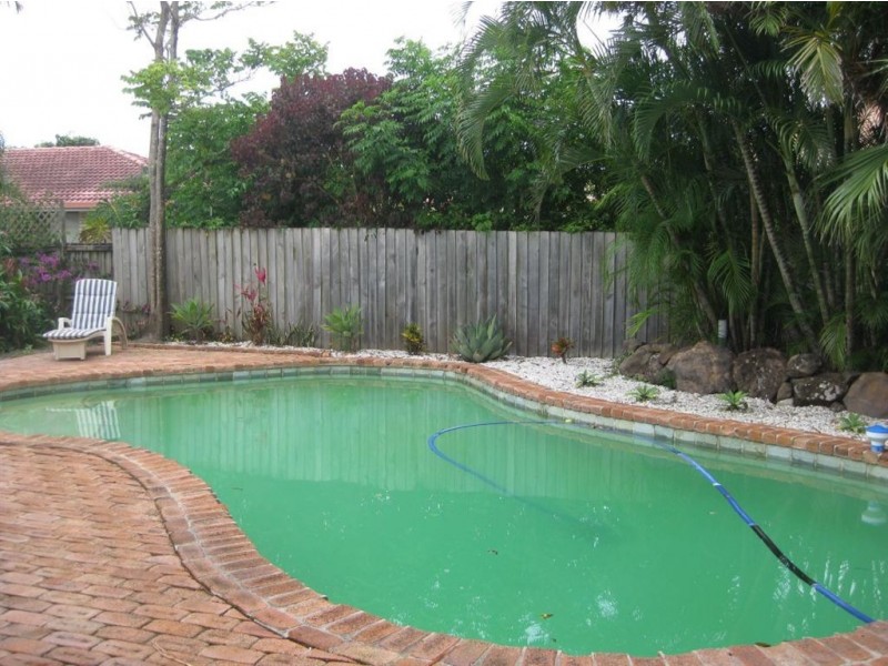 4 Quest Court, Mermaid Waters QLD 4218