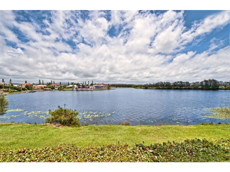 6/125 ‘Ashton’ Santa Cruz Boulevard, Clear Island Waters QLD 4226