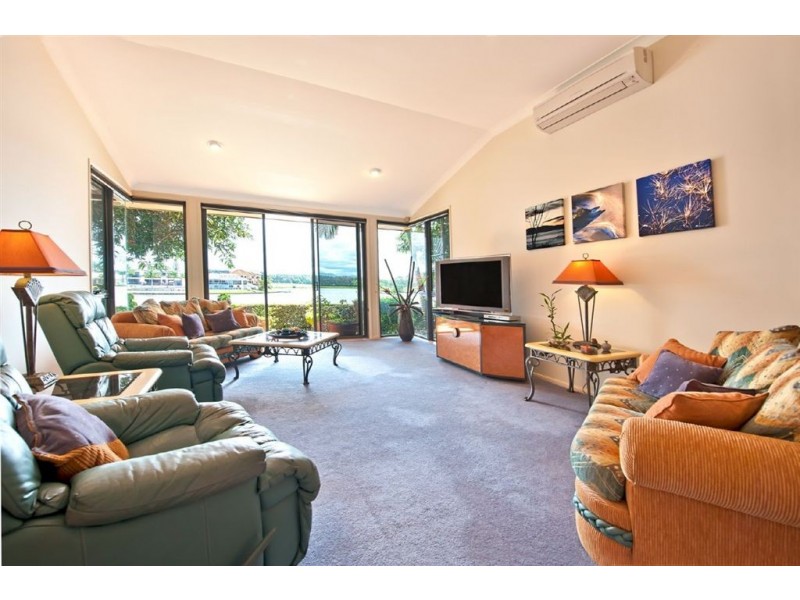 6/125 ‘Ashton’ Santa Cruz Boulevard, Clear Island Waters QLD 4226