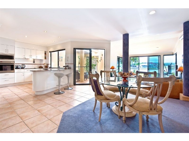 6/125 ‘Ashton’ Santa Cruz Boulevard, Clear Island Waters QLD 4226