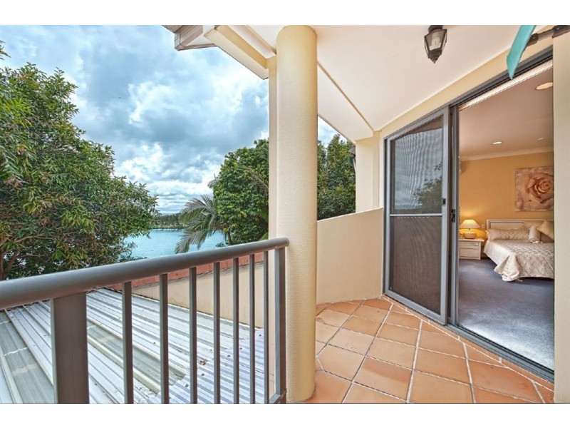 6/125 ‘Ashton’ Santa Cruz Boulevard, Clear Island Waters QLD 4226