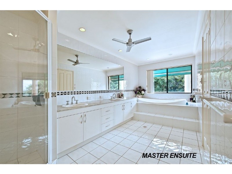 6/125 ‘Ashton’ Santa Cruz Boulevard, Clear Island Waters QLD 4226
