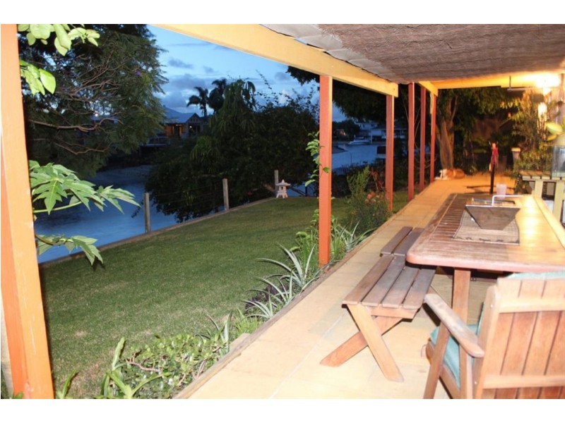 3 Coral Gables Key, Broadbeach Waters QLD 4218