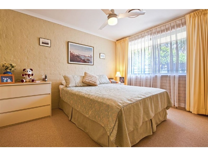 43 River Crescent, Broadbeach Waters QLD 4218