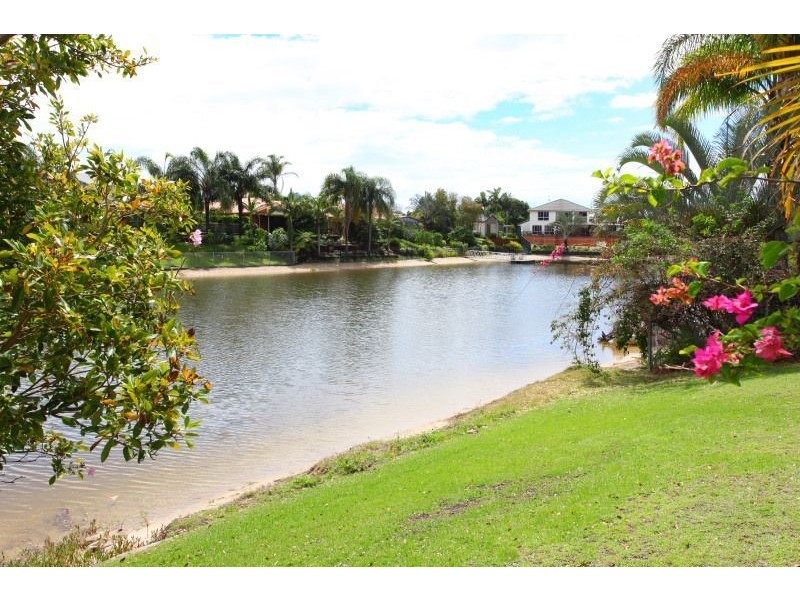 7 Drayton Terrace, Mermaid Waters QLD 4218