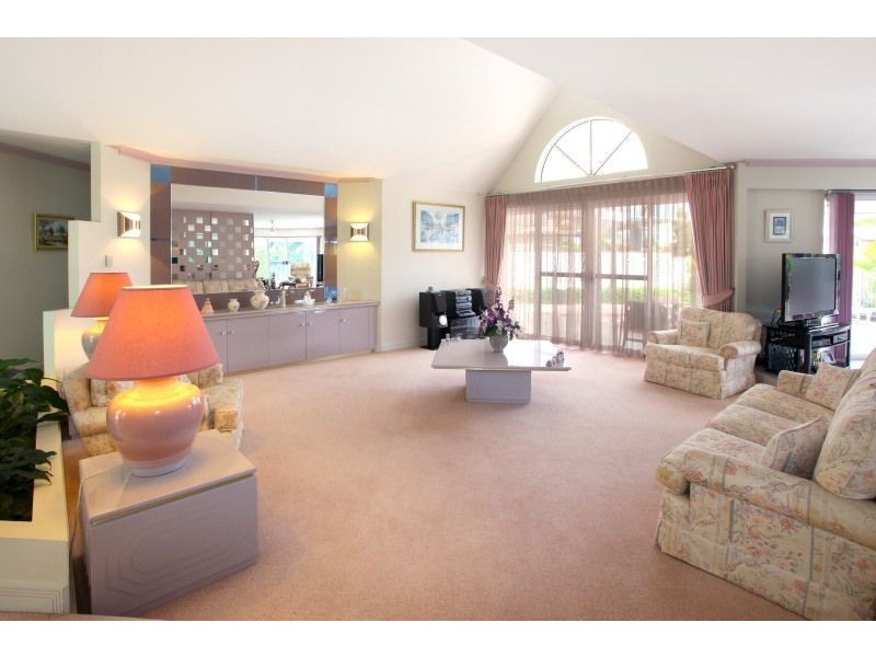 7 Drayton Terrace, Mermaid Waters QLD 4218