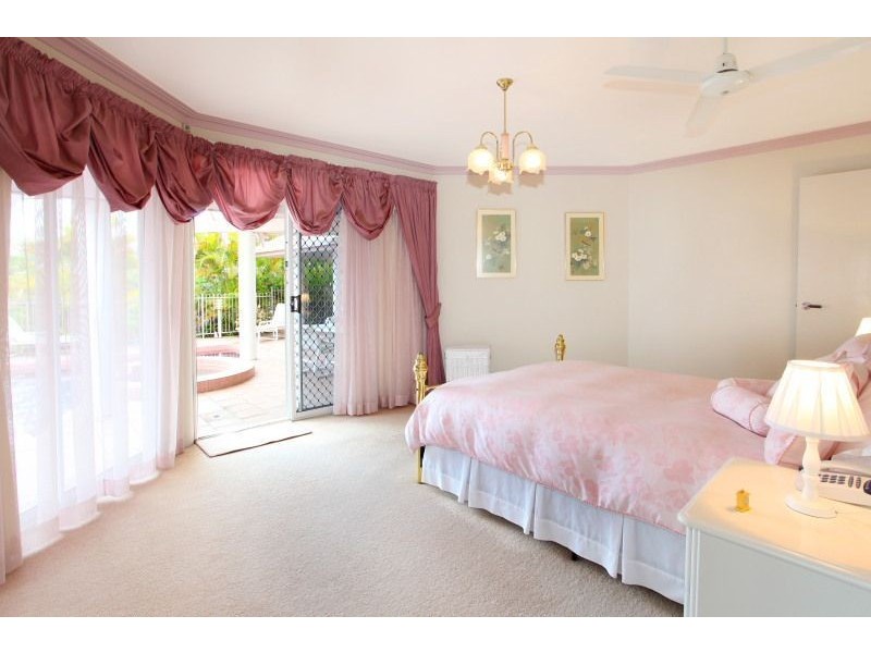 7 Drayton Terrace, Mermaid Waters QLD 4218