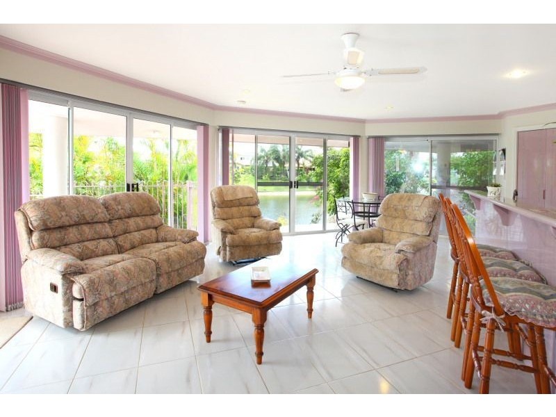 7 Drayton Terrace, Mermaid Waters QLD 4218