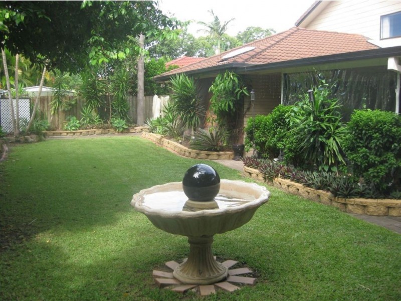 6 Karratha Court, Mermaid Waters QLD 4218