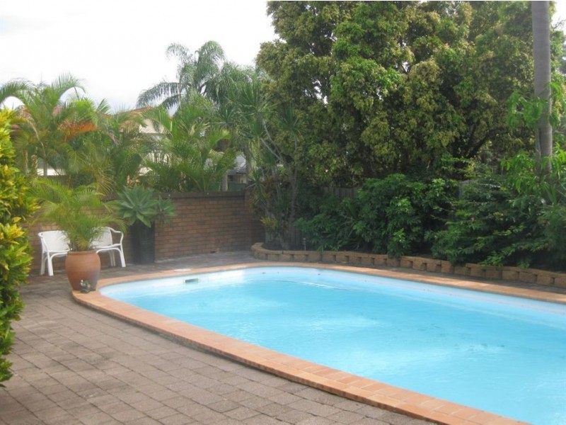 6 Karratha Court, Mermaid Waters QLD 4218