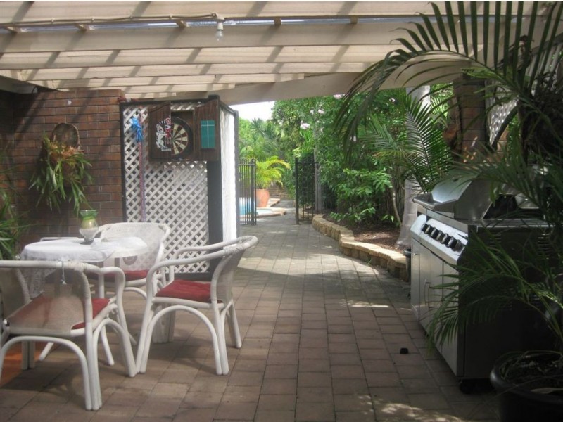 6 Karratha Court, Mermaid Waters QLD 4218