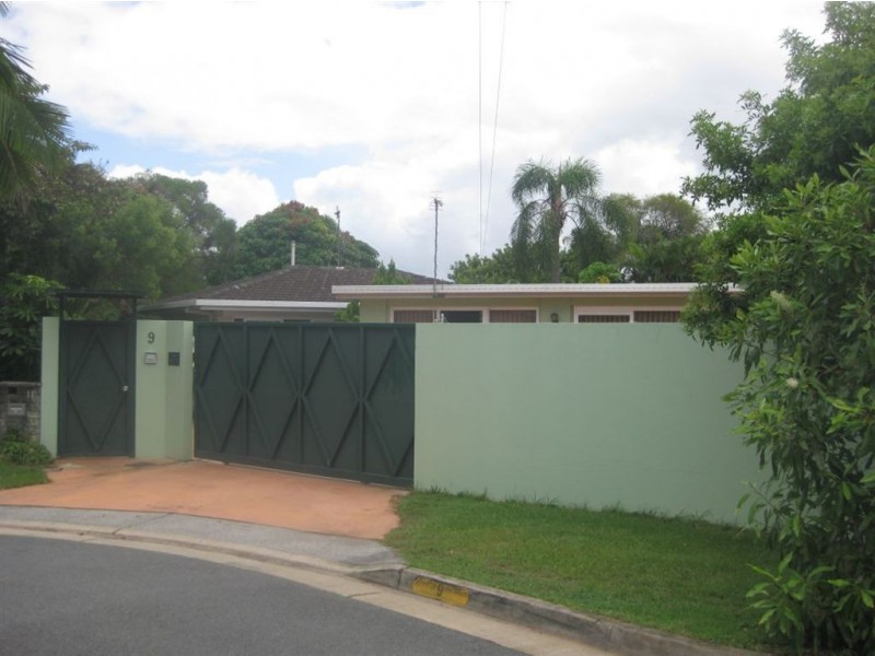 9 Moorilla Place, Broadbeach Waters QLD 4218