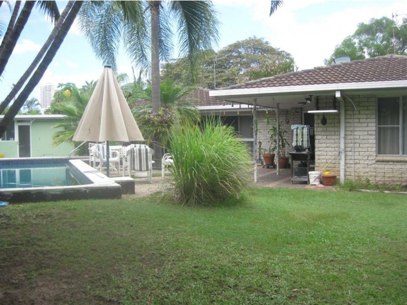 9 Moorilla Place, Broadbeach Waters QLD 4218