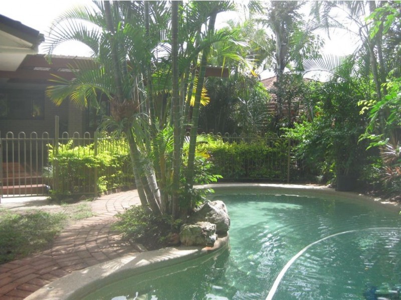 15 Oriana Drive, Mermaid Waters QLD 4218