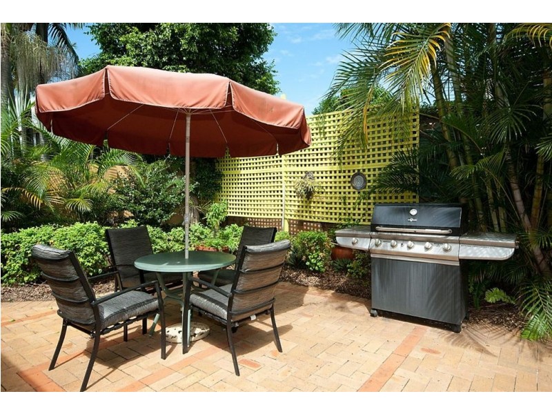 14 Cleland Crescent, Broadbeach Waters QLD 4218