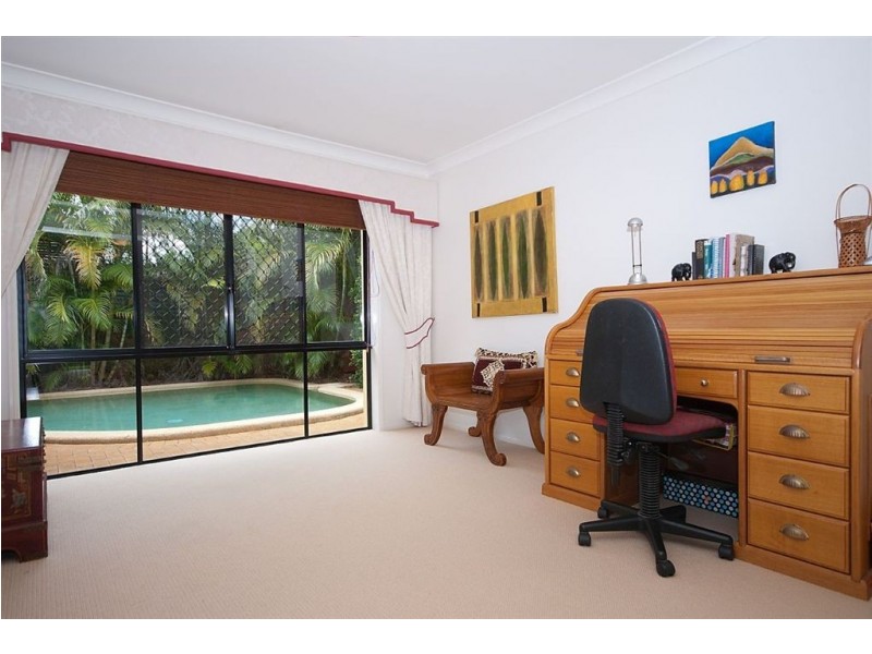 14 Cleland Crescent, Broadbeach Waters QLD 4218