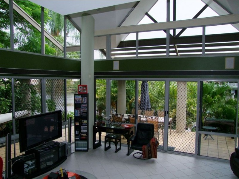 1/125 Santa Cruz Boulevard, Clear Island Waters QLD 4226